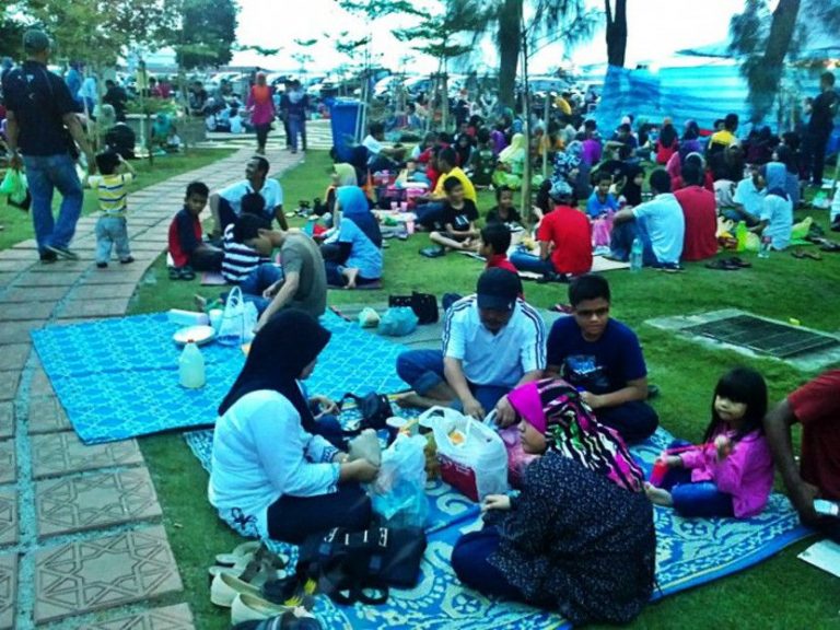 7 Tempat Berbuka Puasa Yang BEST Secara PIKNIK di Malaysia