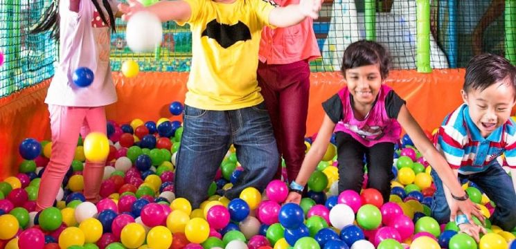 Ball Pit: Tempat Seronok Bermain Bola di Jungle Gym