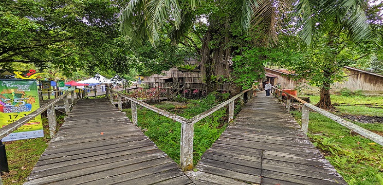 Rumah Panjang Iban