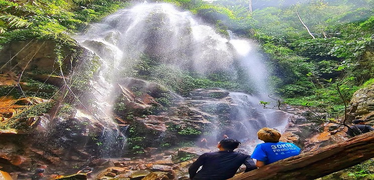 Trekking ke Air Terjun Kooi